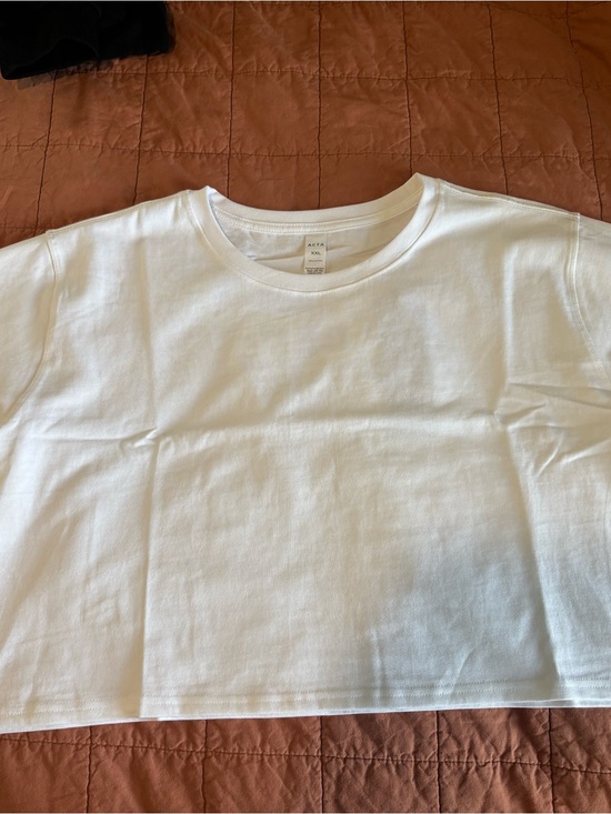 Acta Tops - Brand new Acta white crop T-shirt